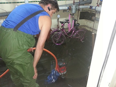 wypompowywanie wody z zalanych pomieszczeń wypompowywanie wody z zalanych pomieszczeń